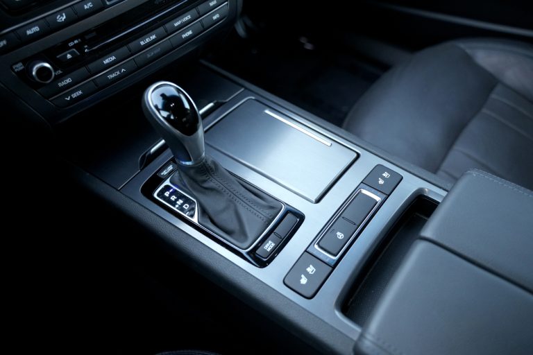 تعمیر گیربکس اتوماتیک هیوندای جنسیس سدان | خدمات تخصصی و حرفه‌ای